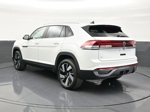 Used 2024 Volkswagen Atlas Cross Sport SE w/ Panoramic Sunroof Package FWD image 3