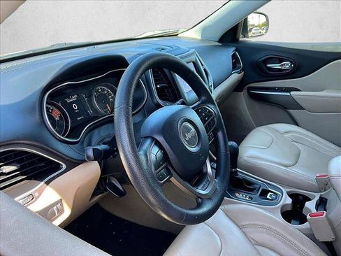 Used 2019 Jeep Cherokee Latitude w/ Popular Appearance Group FWD image 14