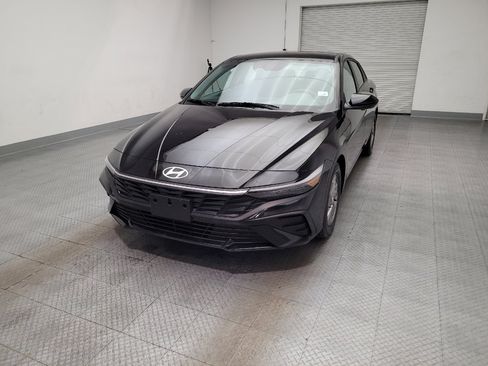 Used 2025 Hyundai Elantra SE FWD image 15