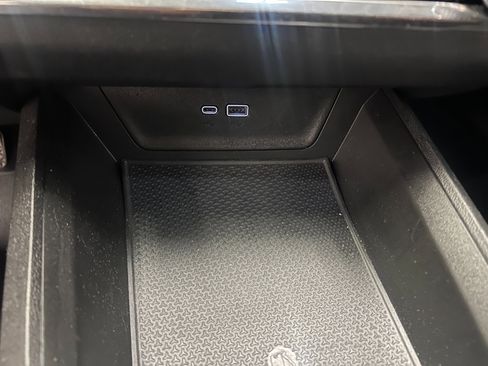 Used 2025 Chevrolet Equinox LT w/ Convenience Package II image 40