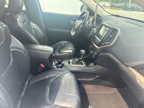 Used 2017 Jeep Cherokee Limited FWD image 30