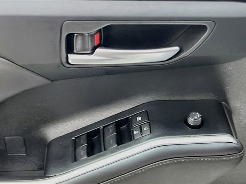 Used 2025 Toyota Highlander XLE AWD/4WD image 17