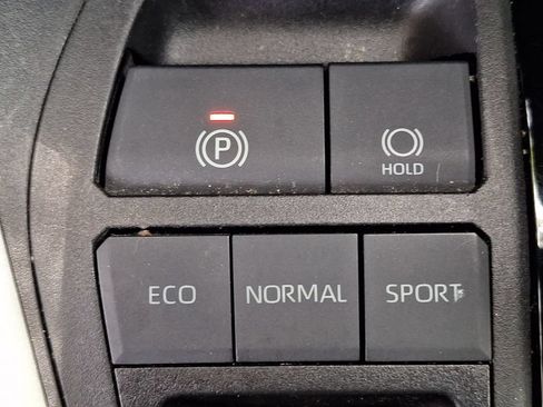 Used 2022 Toyota RAV4 XLE FWD image 21