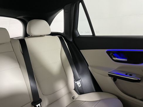 Used 2025 Mercedes-Benz GLC 300 image 15