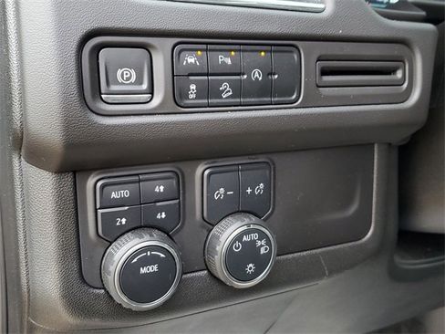 Used 2024 Chevrolet Suburban Premier image 24