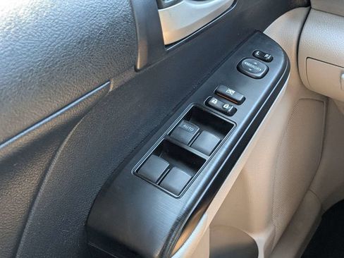 Used 2014 Toyota Camry LE FWD image 18