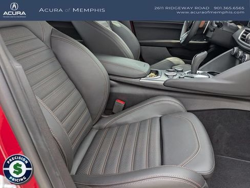 Used 2025 Alfa Romeo Giulia AWD w/ Driving Assist Package image 30