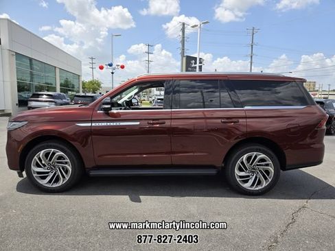 New 2027 Lincoln Navigator Premiere AWD/4WD image 2