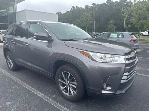 Used 2018 Toyota Highlander XLE FWD image 6