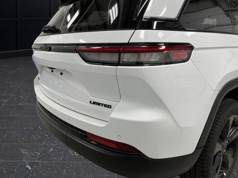 New 2025 Jeep Grand Cherokee Limited w/ Black Appearance Package image 34