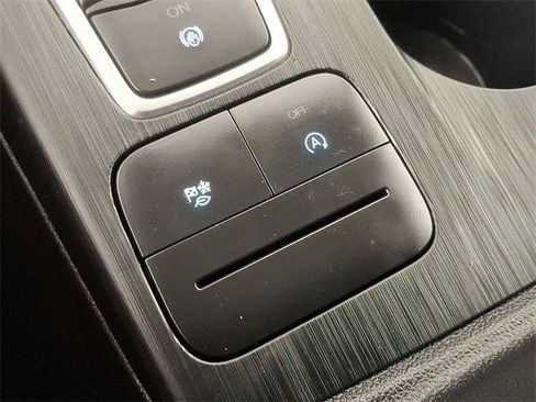 Used 2021 Ford Escape SE image 25