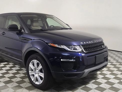 Used 2019 Land Rover Range Rover Evoque SE image 1