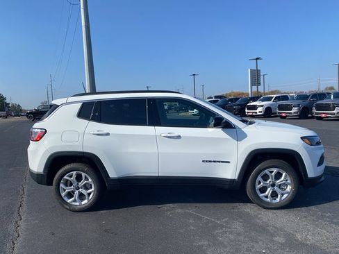 New 2026 Jeep Compass Latitude image 8