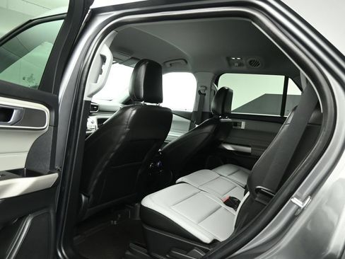 Certified 2021 Ford Explorer XLT w/ Equipment Group 202A RWD image 17