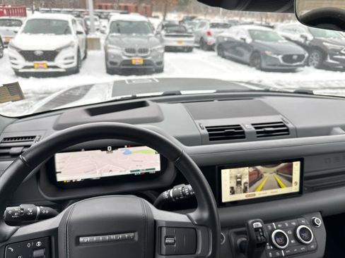 Used 2024 Land Rover Defender 110 X-Dynamic SE image 10