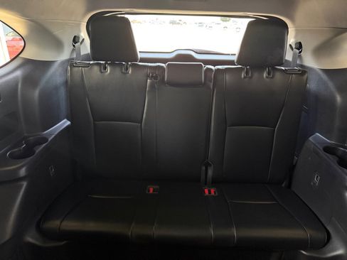 Used 2021 Toyota Highlander Limited FWD image 27
