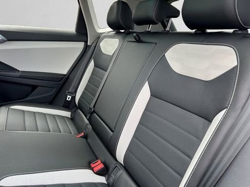 New 2025 Volkswagen Taos SEL image 13