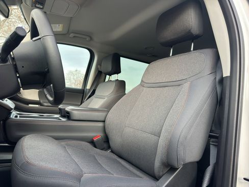 Used 2025 Ford Expedition Active image 11