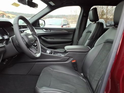 New 2025 Jeep Grand Cherokee Altitude image 7