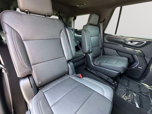 Used 2023 Chevrolet Tahoe Z71 w/ Luxury Package AWD/4WD image 29