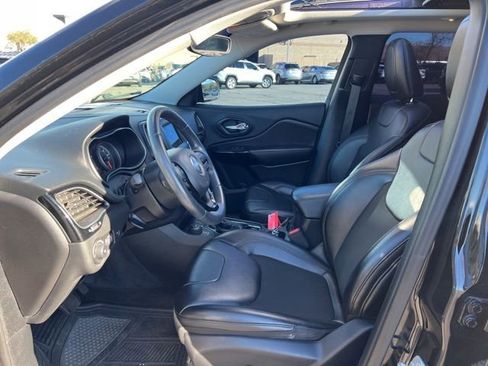 Used 2019 Jeep Cherokee Latitude Plus image 27