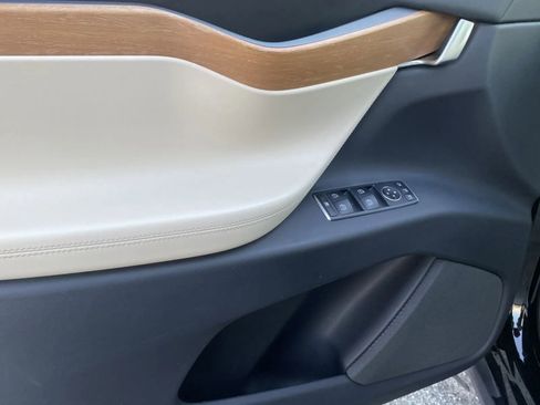 Used 2020 Tesla Model X Long Range image 11