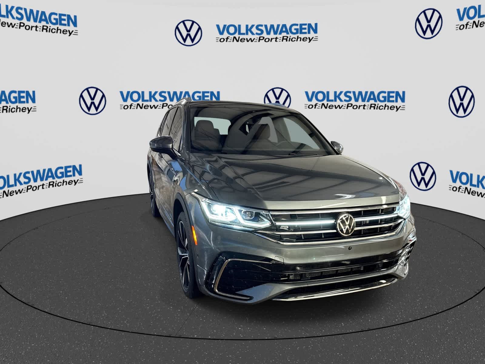 Used 2024 Volkswagen Tiguan SEL R-Line AWD/4WD image 16
