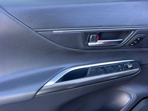Certified 2022 Toyota Venza XLE AWD/4WD image 12