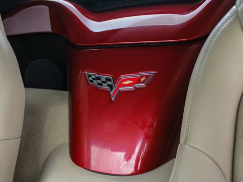 Used 2010 Chevrolet Corvette Convertible w/ Preferred Equipment Group RWD image 19