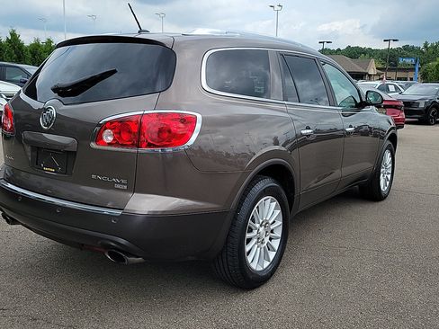 Used 2009 Buick Enclave CXL w/ Driver Confidence Package FWD image 4