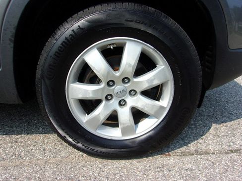 Used 2013 Kia Sorento LX image 14