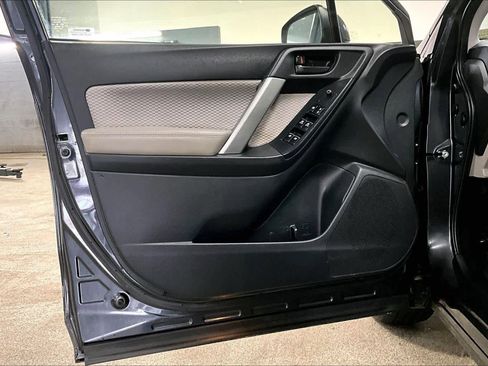 Used 2018 Subaru Forester 2.5i Premium w/ All-Weather Package image 21