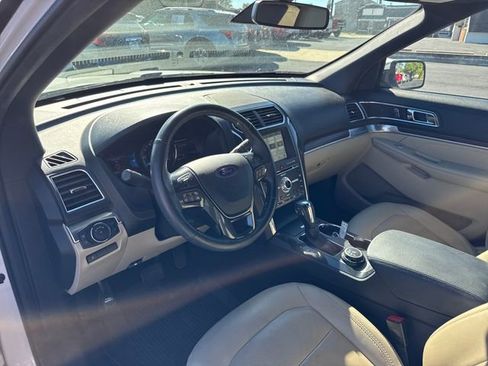 Used 2018 Ford Explorer Limited w/ Equipment Group 301A image 9