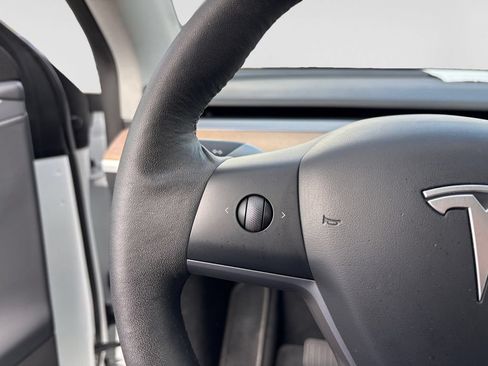Used 2023 Tesla Model Y AWD image 26