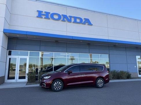 Used 2021 Chrysler Pacifica Touring-L image 20