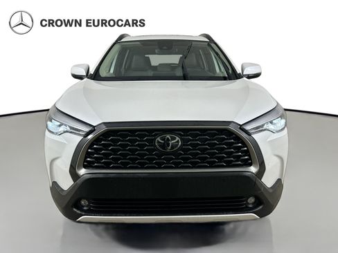 Used 2022 Toyota Corolla Cross XLE w/ Convenience Package AWD/4WD image 2