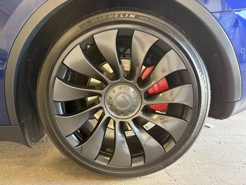 Used 2022 Tesla Model Y Performance AWD/4WD image 34