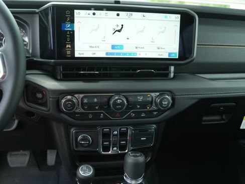 New 2026 Jeep Wrangler Unlimited Sahara AWD/4WD image 25