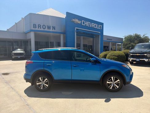 Used 2018 Toyota RAV4 XLE image 1