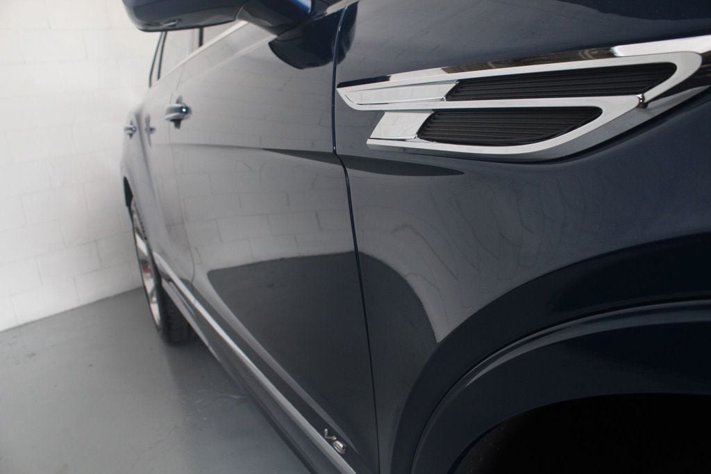 Used 2022 Bentley Bentayga AWD/4WD image 13