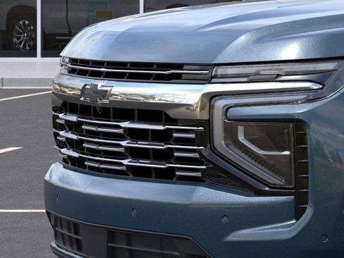 New 2025 Chevrolet Suburban Premier image 13