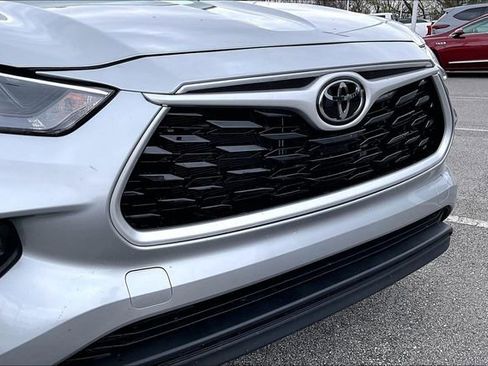 Used 2024 Toyota Highlander LE image 25