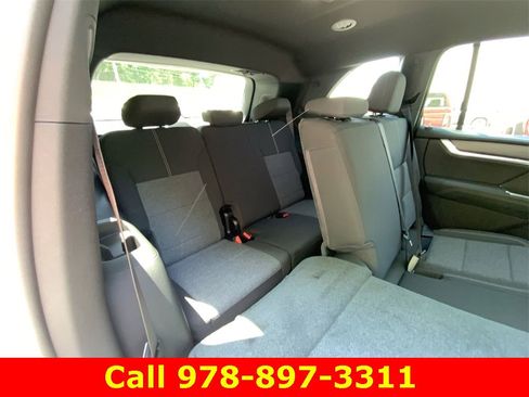 New 2025 GMC Acadia Elevation image 30