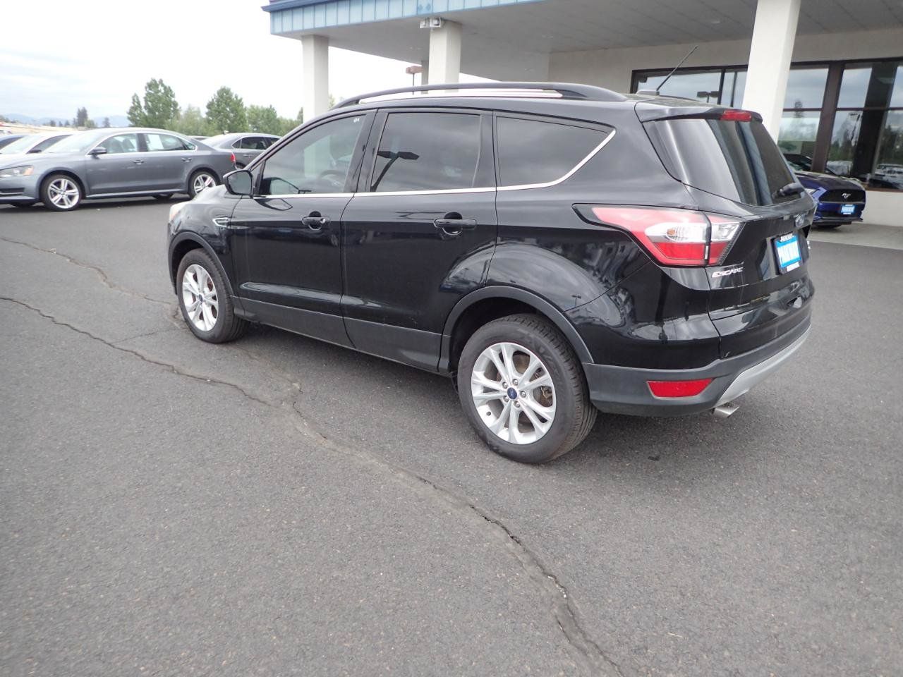 Used 2018 Ford Escape SE FWD image 3