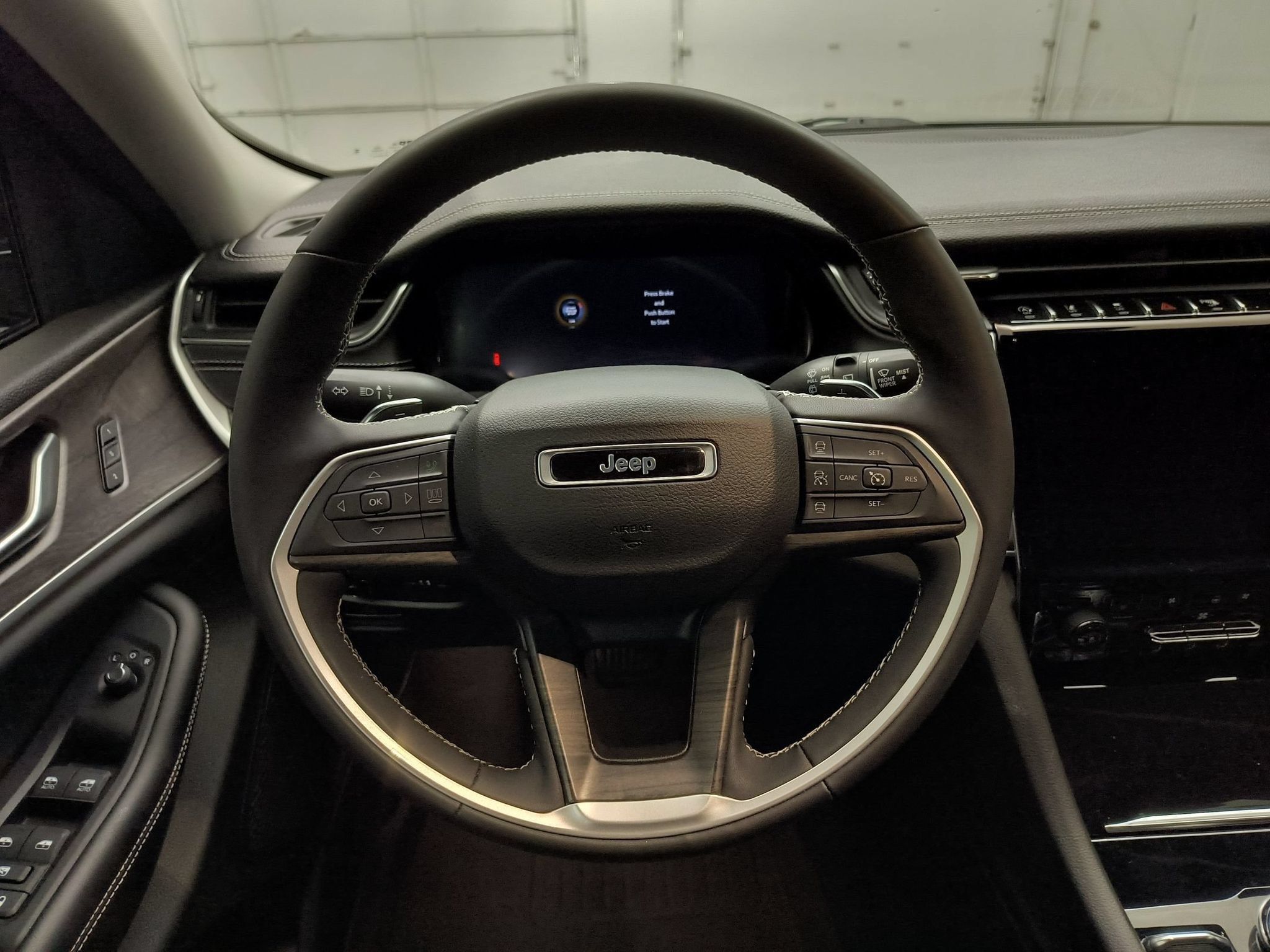 Used 2023 Jeep Grand Cherokee L Limited w/ Luxury Tech Group II AWD/4WD image 11