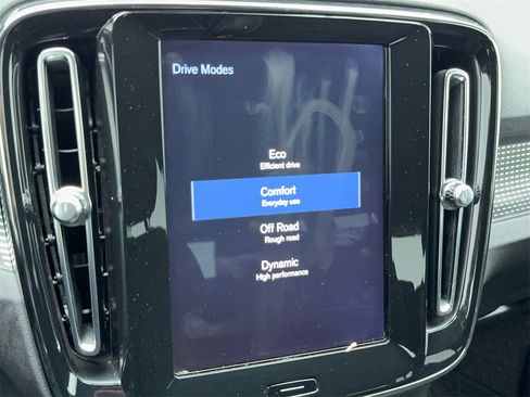 Used 2019 Volvo XC40 T5 R-Design image 26