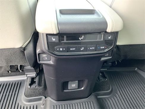 Used 2024 Toyota Grand Highlander MAX Limited image 33