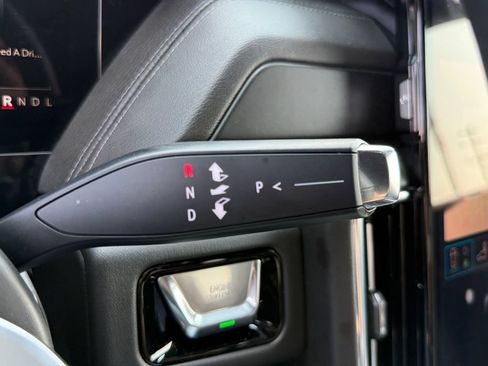 Used 2025 GMC Yukon Denali w/ Sun & Power Step Package AWD/4WD image 32