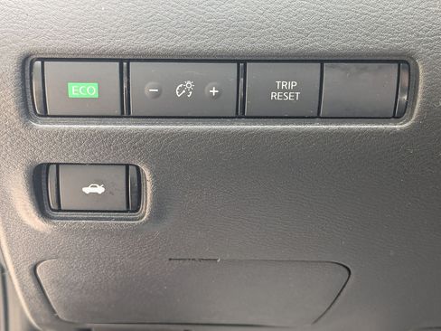 Used 2024 Nissan Sentra SV FWD image 16