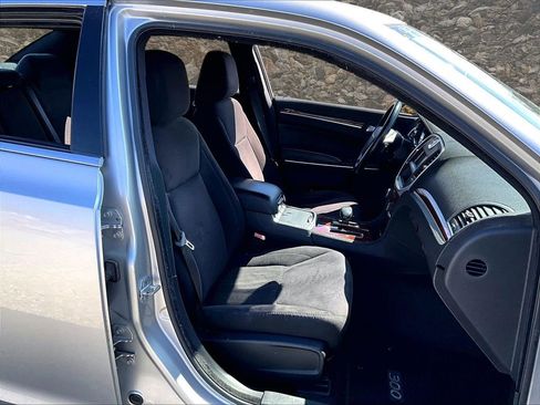 Used 2012 Chrysler 300 image 7